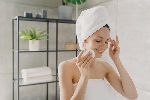 Conseils pour une routine de soins de la peau efficace avec le centre thalasso & esthétique
